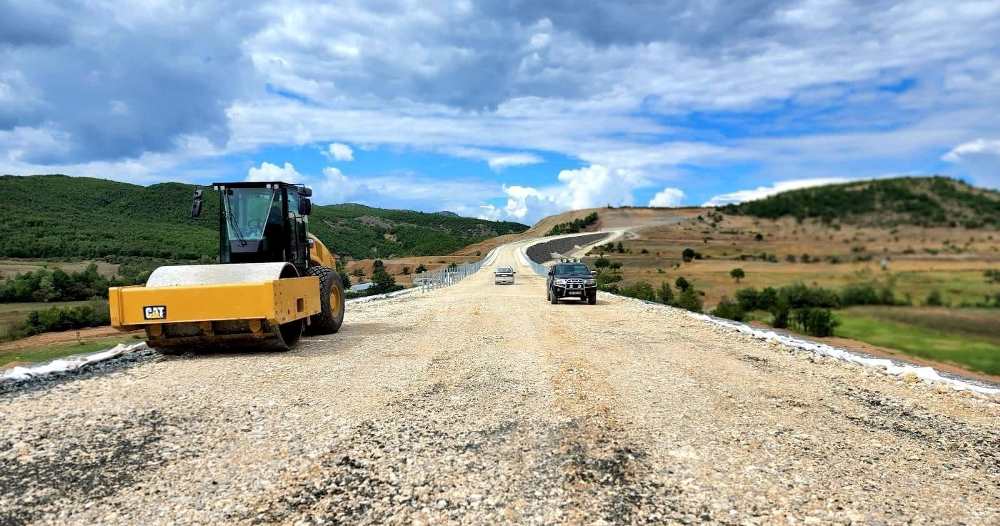 Vijon puna per Korce-Erseke, ja kur pritet te hapet njera pjese e rruges